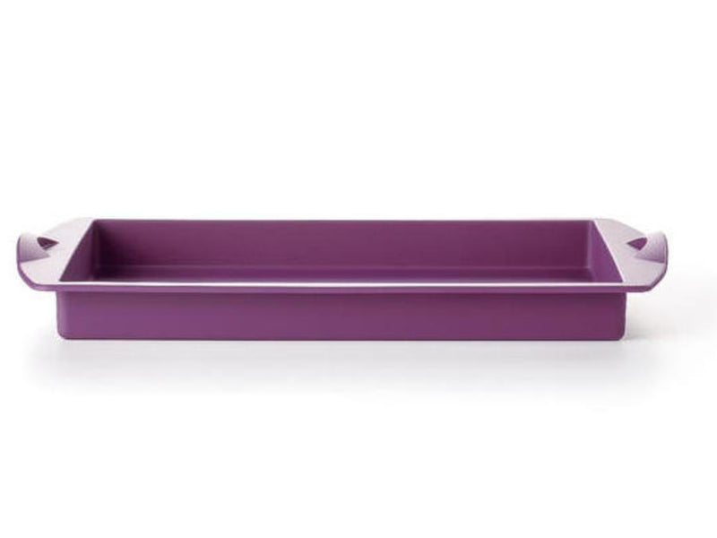 horizontal view of the tupperware silicone rectangular form